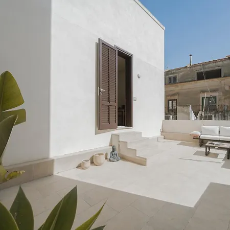 Lucatola's Apartman